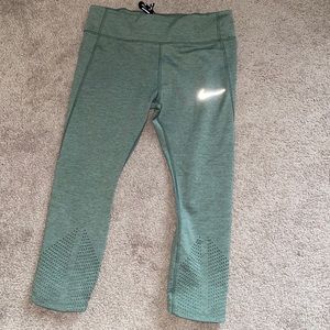 nike dri fit crop leggings